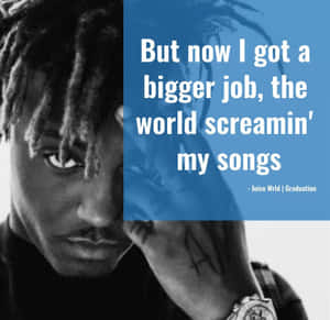 Juice WRLD 肖像，上面有藍色疊加的來自他歌曲 Graduation 的引用。 — 鼓舞人心的 壁紙