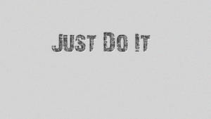 勵志文字，喺灰色背景上以粗體紋理字體寫住「just do it」。 — 純灰色 壁紙