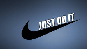 Nike標誌，帶有「JUST DO IT」標語，背景為藍色漸變