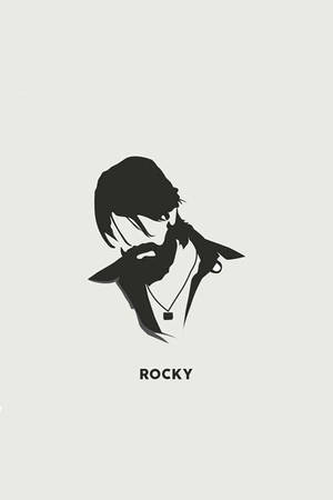 一個留鬍子的男人戴著一條項鍊，項鍊下方有名字 Rocky 的黑色剪影。