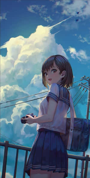 動畫女學生穿著校服，在多雲的天空下站在欄杆上微笑。 — 可愛動漫女仔 壁紙