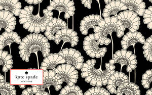 黑色背景上的奶油色花卉圖案，配有Kate Spade New York標誌。