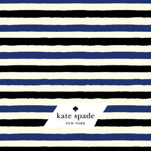 海軍藍、黑色和奶油色條紋壁紙，帶有Kate Spade New York標誌。