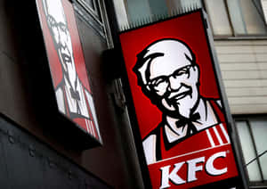 城市建築物上帶有山德士上校臉孔的KFC餐廳招牌