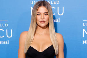 Khloé Kardashian 在 Marvel Studios 活動中穿著黑色連衣裙。 — 金·卡戴珊 壁紙