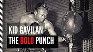 拳擊手Kid Gavilan在健身房裡對著重型沙包練習他的bolo拳。