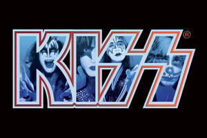 KISS樂隊標誌，成員在風格化字母內以全妝呈現。 — 岩石 壁紙