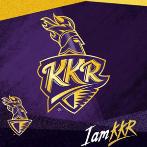 KKR運動隊標誌，帶有火焰頭盔和「I am KKR」標語，位於紫色背景上。