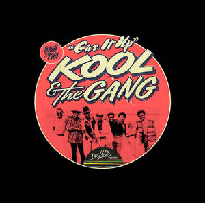 Kool & The Gang 樂隊照片，位於紅色圓形唱片標籤上，帶有「Give It Up」文字。 — 音樂 GIF 壁紙