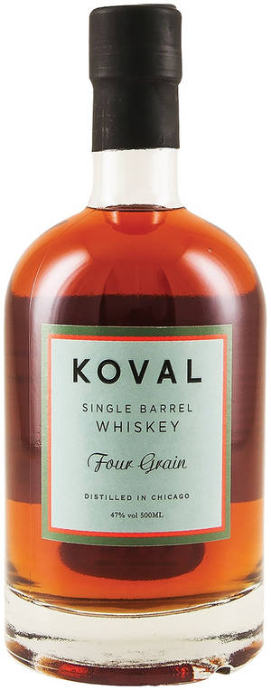 Koval Single Barrel Four Grain Whiskey瓶，琥珀色液體和黑色瓶蓋。