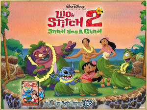 Lilo、Stitch 和朋友們在夏威夷海灘上，夕陽下戴著花環和草裙跳舞。