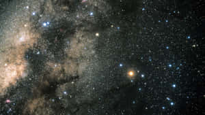深空中帶有星星和宇宙塵埃雲的銀河系。
