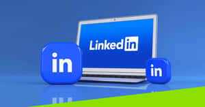 筆記型電腦上顯示 LinkedIn 標誌和浮動的 LinkedIn 圖示，背景為藍色和綠色。