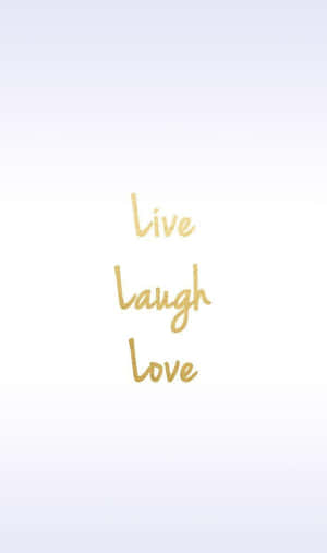 勵志名言 live laugh love 以金色草書呈現於柔和漸變背景上。 — 金色 壁紙