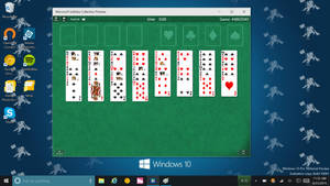Windows 10 桌面顯示 Microsoft Solitaire 遊戲，帶有騎師壁紙。