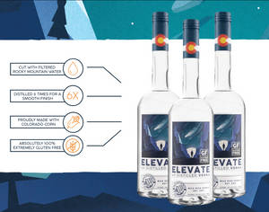 三瓶Elevate伏特加，帶有山景圖案和無麩質標籤。
