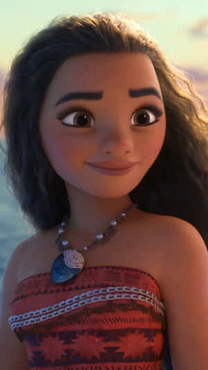 Moana 喺海洋同日落背景下微笑。