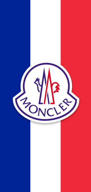 Moncler 標誌在法國國旗顏色藍、白、紅垂直條紋上。