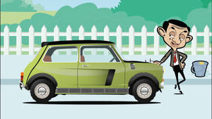 Mr Bean 在綠色 Mini Cooper 旁邊，附近有一個水桶。