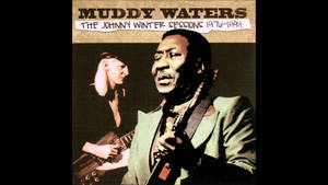 Muddy Waters 在復古藍調專輯封面上彈奏結他，身後有一位結他手。