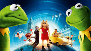 Muppets角色在發光的藍色數碼天空下，於倫敦地標前擺姿勢。