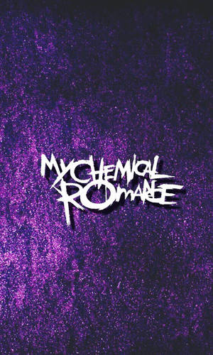 紫色閃粉背景，白色塗鴉風格樂隊名稱 My Chemical Romance。 — 音樂 GIF 壁紙