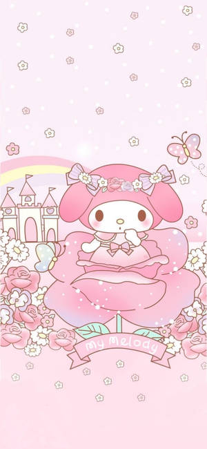 My Melody 身穿粉紅色連衣裙，被鮮花和蝴蝶環繞，有城堡和彩虹。