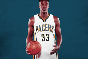 身穿Pacers球衣的籃球運動員在青綠色背景上手持籃球。 — 3:2 壁紙