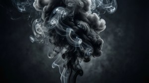 在深色紋理背景上旋轉的黑白煙霧