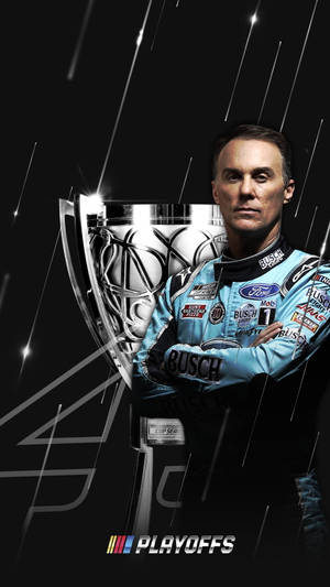 NASCAR車手在雨效背景中手持獎盃
