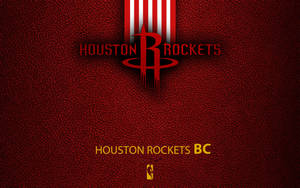 侯斯頓火箭籃球隊標誌在紅色皮革紋理背景上，帶有NBA標誌。