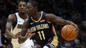 新奧爾良鵜鶘球員在NBA比賽中運球，同時被達拉斯獨行俠球員防守。 — 科比· Bryant 壁紙