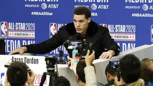 阿隆·戈登在芝加哥舉行的NBA全明星2020媒體日新聞發布會上。 — 邁克爾·喬丹 壁紙