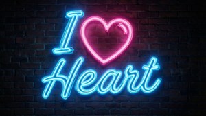 霓虹燈牌在磚牆上顯示「I Heart Heart」發光