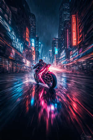 一名騎手在夜間騎著一輛發光的紅色電單車，飛馳在雨水浸透、霓虹燈閃爍的城市街道上。