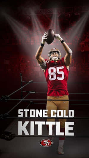 身穿紅色球衣的美式足球運動員Stone Cold Kittle在明亮燈光下接球。