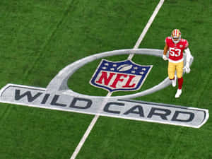 NFL球員在球場上走過Wild Card標誌