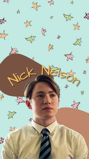 Nick Nelson穿著襯衫和領帶的肖像，配有色彩繽紛的卡通星星和名字氣泡。