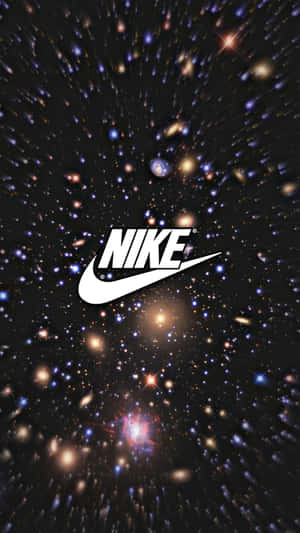 Nike標誌漂浮在滿天星斗的星系中