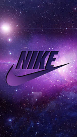 Nike 標誌居中於一個色彩繽紛的星空太空場景中，帶有紫色和藍色的星雲。