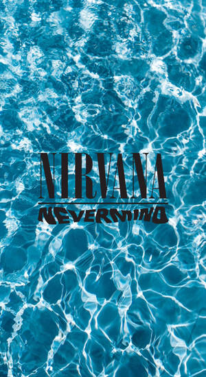 Nirvana Nevermind專輯封面，文字在漣漪的藍色水面上。
