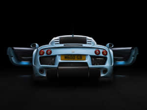 淺藍色 Koenigsegg CCX 跑車，車門打開，底盤發光燈光。 — 汽車 壁紙