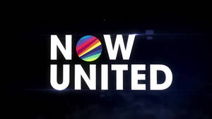 粗體白色文字 NOW UNITED 帶有彩虹球體，背景為黑暗太空。