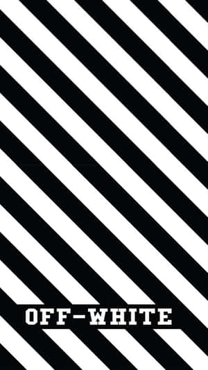 帶有 Off-White 標誌文字的黑白對角條紋。
