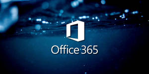Office 365標誌浸沒在藍色水中，帶有浮動氣泡。
