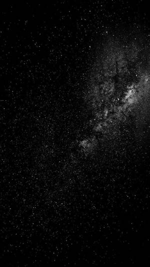銀河系與星星在黑色夜空中