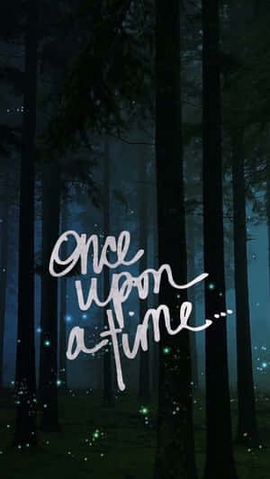 夜晚森林，螢火蟲閃爍，文字寫著 once upon a time