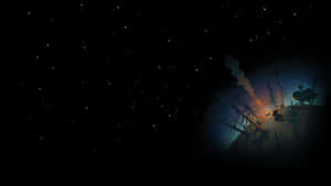 營火在星空下的夜晚森林中照亮，可見衛星天線。