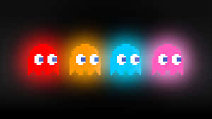 來自 Pac-Man 遊戲的四個發光像素鬼魂，顏色為紅色、橙色、藍色和粉紅色。
