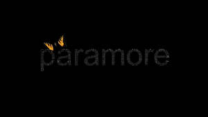 黑色背景上，由小文字組成的「paramore」一詞，以及字母p上的黃色蝴蝶。